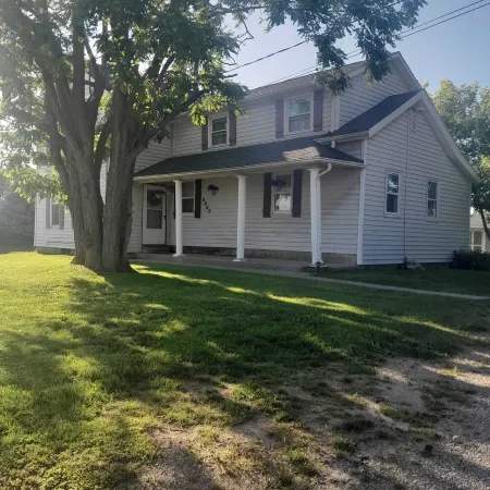3-bedroom lower level of a 100 yr old farmhouse in peaceful Davison with WiFi