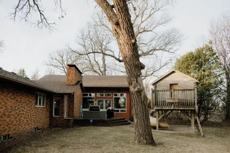 Huge Retreat with Heated Pool and Hot Tub by Briggs Woods Walking Trail and Golf