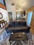 Charming and fully remodeled 2024 3-bedroom house with WiFi and AC in Sunriver