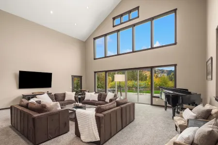 Pickleball and Private Swimming Pool - Heated Year-Round!