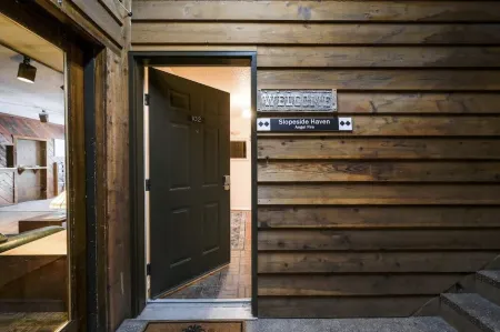 The Slopeside Haven Condo - 300 Feet to Ski Lifts - GoldCreek #102