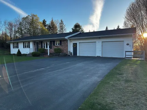 5 minutes to well known mountain bike venue “Kingdom Trails Hotels in Caledonia County