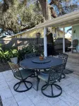 cozy and cheerful 2 bedroom home minutes to the beach! Hôtels à proximité de : Florida Botanical Gardens