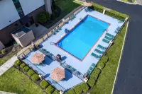 Hampton Inn Batesville - Pools