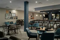 Four Points by Sheraton Milwaukee North Shore - bar