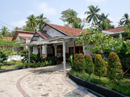 Kiara Hills Villa Pangandaran Отели в г. Pangandaran Regency