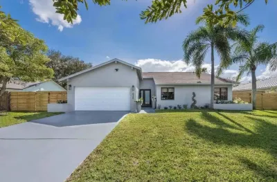 Beach Bungalow Pool Home East Delray