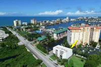 Couples Hideaway | Close to Everything | Short Walk to Beach Hotels near Mercato