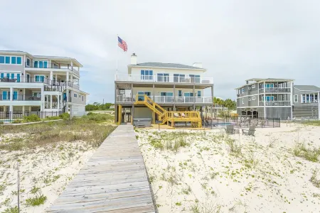 Beachfront, Pool, Spa, Pet Friendly, Elevator, Decks, fire pit, Games!
