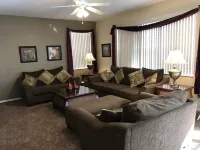 SOUTH FACING POOL/SPA - ALL DAY SUN - FREE BBQ/WIFI/CALLS - GAMES ROOM - 5 BR