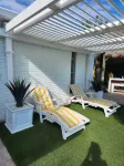 Casa Dolphina: Private Tropical Waterfront Paradise with Sunsets & Beach Views. Hotels near Serena Beach