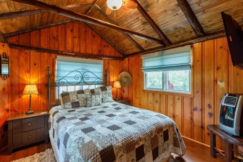 Port Sanilac Log Cabin--Incredibly Cute!