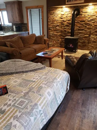 Romantic condo with stunning mountain views on the golf course