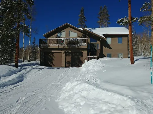 Beautiful Mountain views, 5 ski areas, Nat'l forest hiking, biking, lakes. Hotels in Silverthorne