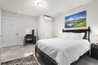 Work remotely. Blazing fast WiFi, stocked kitchen, laundry. Great location. Draper Park Unity Playground 주변 호텔