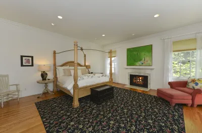 St. Helena estate, in heart of the Napa wine country, walk to town, on vineyard