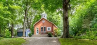 Lux Historic Schoolhouse with Hot Tub.