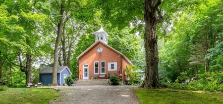 Lux Historic Schoolhouse with Hot Tub.