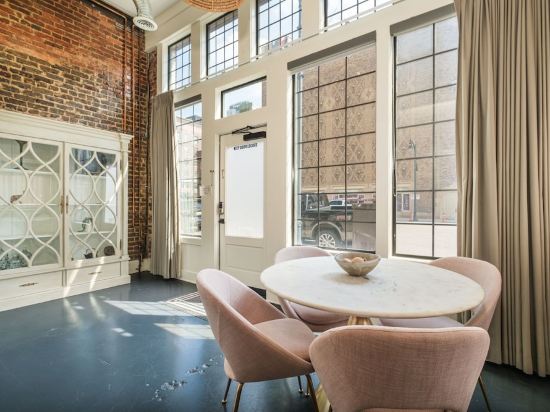 Beautiful & Extra Large Loft with 2 King Suites