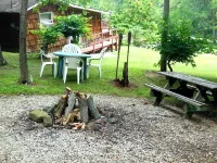 Ohio Cabin near Amish Country Pro Football HOF Hiking trails Near lake Fire Pit.