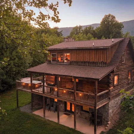 Shenandoah Mountain Majesty Log Cabin on 15 Acres - Hot Tub-1GB Fiber Internet
