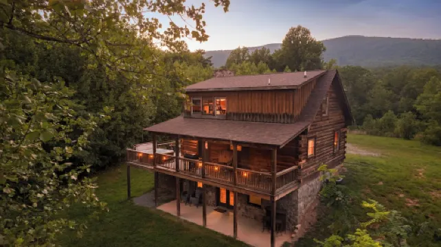 Shenandoah Mountain Majesty Log Cabin on 15 Acres - Hot Tub-1GB Fiber Internet