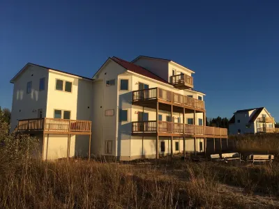 Poplar at Lake Bluff Preserve-Spectacular Lake Michigan Views-Sleeps 8