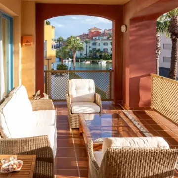 Charming apartment / Precioso apartamento en la Marina del Puerto de Sotogrande.