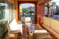 Charming apartment / Precioso apartamento en la Marina del Puerto de Sotogrande.
