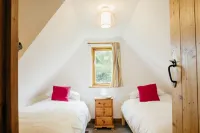 Contemporary Cottage Retreat in Secluded Valley Near Sea. Sleeps 8 - Balkon