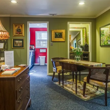 Studio Home, Walk to Downtown Franklin, Pets with Fee, Veteran Owned