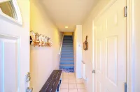 In Heart of Long Beach. Beautiful Ocean View. Walk to beach, Restaurants, Shops.