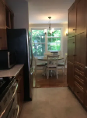 Spacious fully furnished 1-bedroom apartment with WiFi in rural Maine village