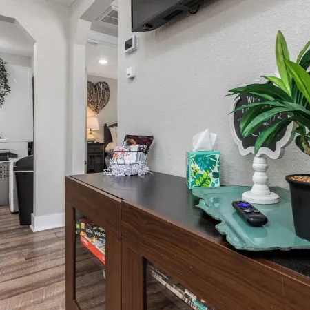 The Nest - Cute, Clean & Comfy - 10Min to Ft. Wood