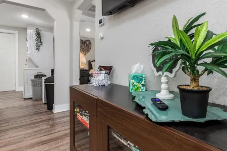 The Nest - Cute, Clean & Comfy - 10Min to Ft. Wood Отели в г. Пуласки