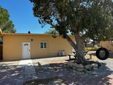 Cozy Private Studio Отели в г. Квартц Хилл