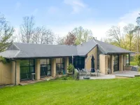 Picturesque Villa with Swimming Pool Hotel dekat Aqualibi