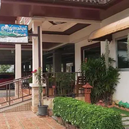 Ingfah Apartment Отели рядом с достопримечательностью «Thuad Saksit Khuandindam Trai Mongkol»
