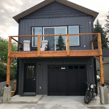 Newly Built 1-bedroom house w/ deck, W/D, full kitchen, WiFi in SANDPOINT