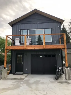 Newly Built 1-bedroom house w/ deck, W/D, full kitchen, WiFi in SANDPOINT
