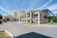 Econo Lodge Inn & Suites University Hotels in 