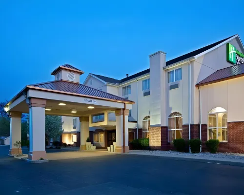 Comfort Inn & Suites Sharonville - Cincinnati North Hotels in Sharonville