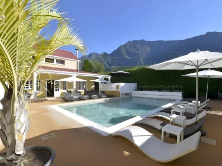 Hotel le Cilaos Отели рядом с достопримечательностью «Питон-де-Неж»