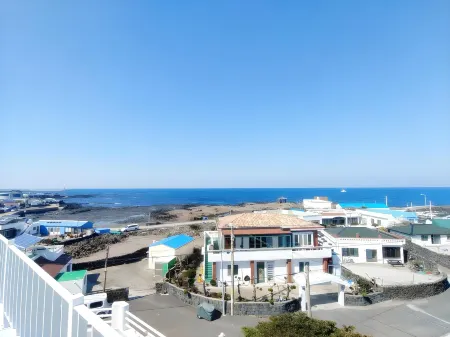 Jeju Viento Gimnyeong Pension Отели рядом с достопримечательностью «Yongcheondonggul Cave»