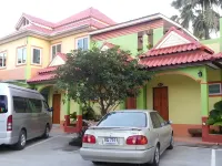 Romruen Resort Hotel dekat Petrified Wood Forest Park