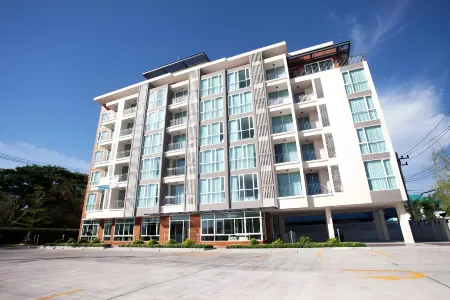 Bbg Seaside Luxurious Service Apartment Отели рядом с достопримечательностью «Aquarium The Institute of Marine Science Burapha University»