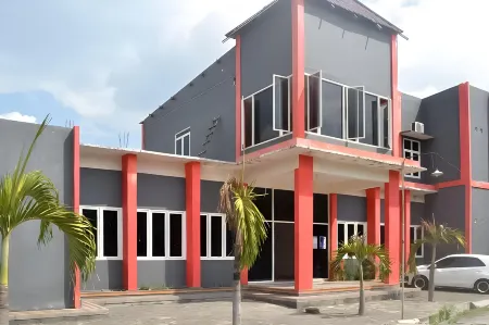 Artayya Puri Homestay Near Terminal Purabaya Madiun Mitra RedDoorz Отели в г. Madiun