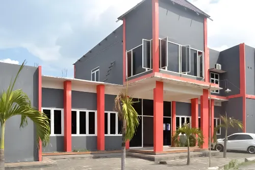 Artayya Puri Homestay near Terminal Purabaya Madiun Mitra RedDoorz Hotel di Mejayan