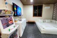 Kids & Family Hotel Отели в г. Кенджу