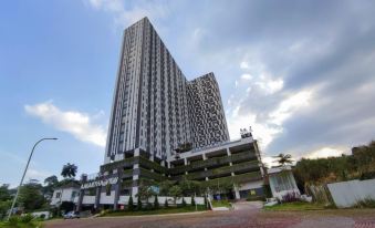 Nice and Cozy Studio at Amartha View Apartment